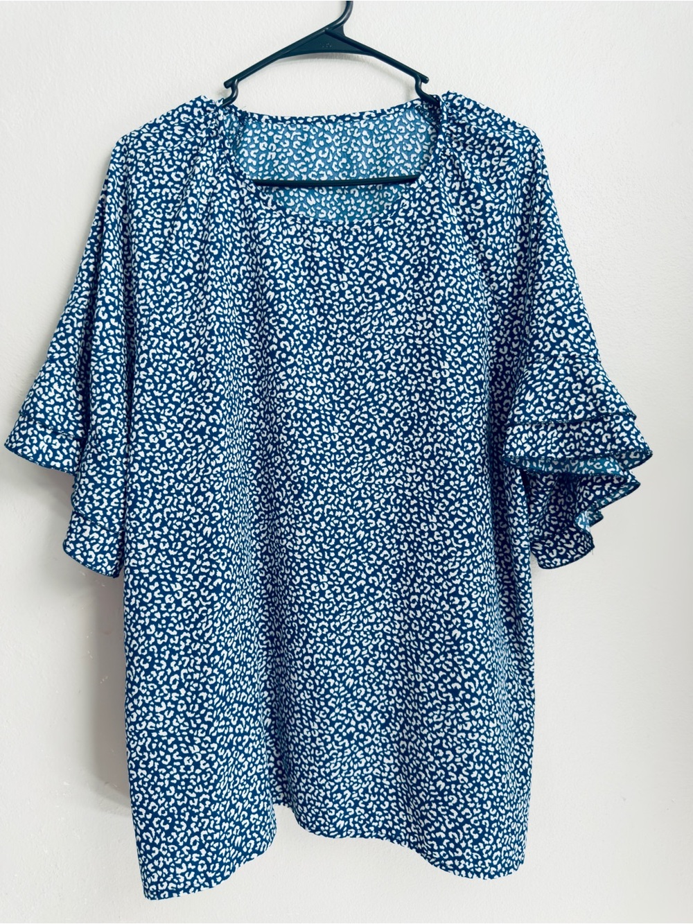 Blue & White Animal Print Blouse 2XL | Ruffle Flutter Sleeve Scoop Neck Top